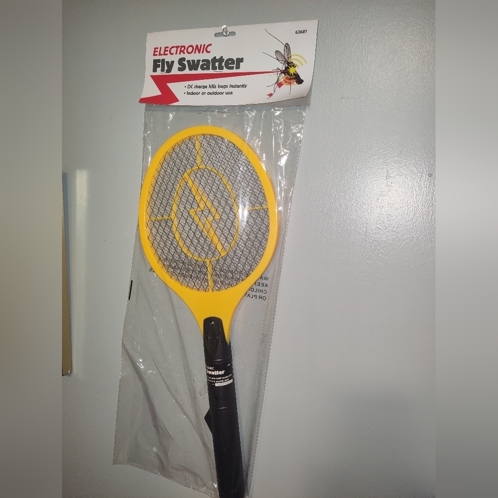 🌀 New Electronic Yellow Fly Swatter, Qty 1
